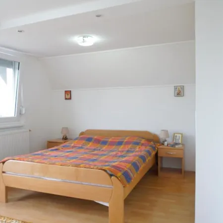 Semesterbostad Vikendica Mali Raj Cortanovci
